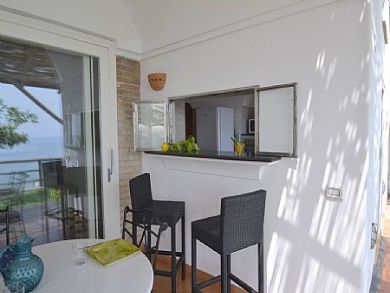 Private villa sleeps 6 in Praiano with pool by the Sea